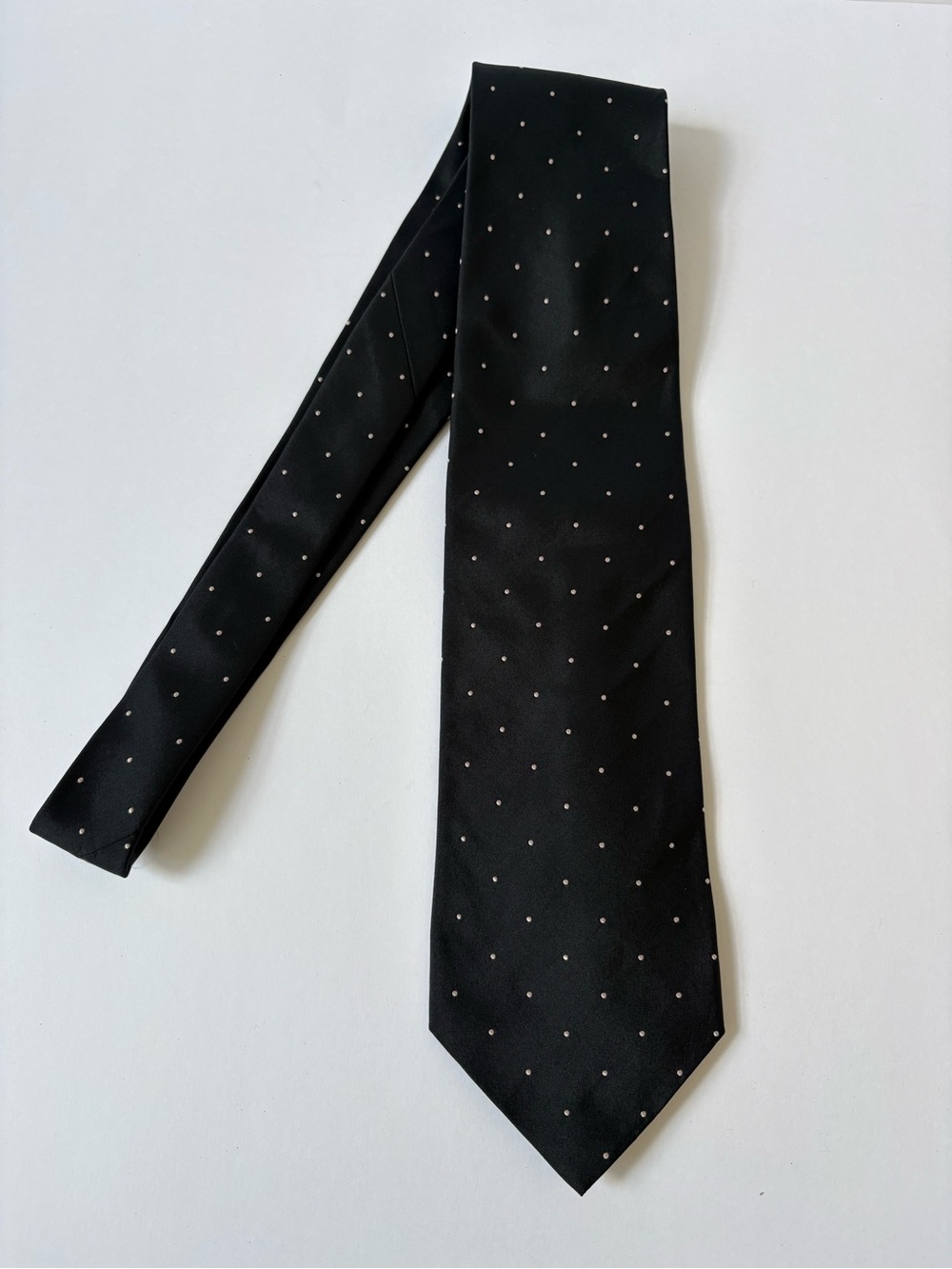 GUCCI Rare Silk Necktie Tie Black White Dots All-Over Pattern Logo Career Luxury